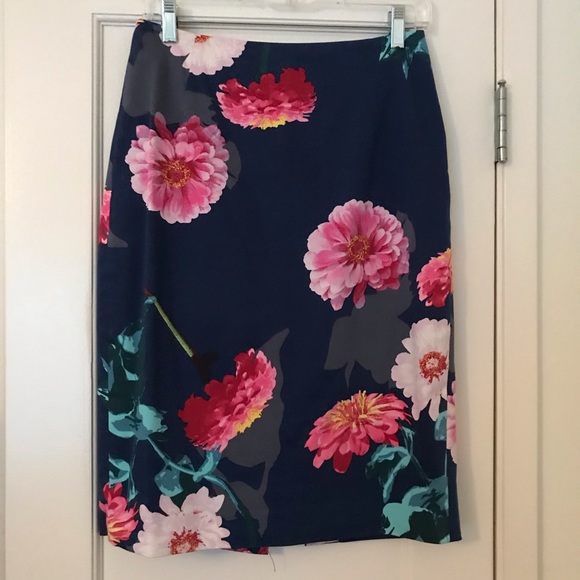 Banana Republic Dresses & Skirts - Banana Republic floral pencil skirt